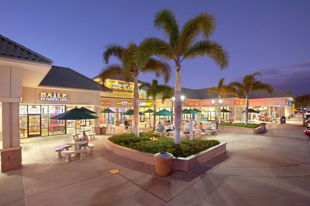 Piilani Village Shopping Center